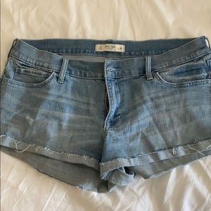 Abercrombie frayed shorts